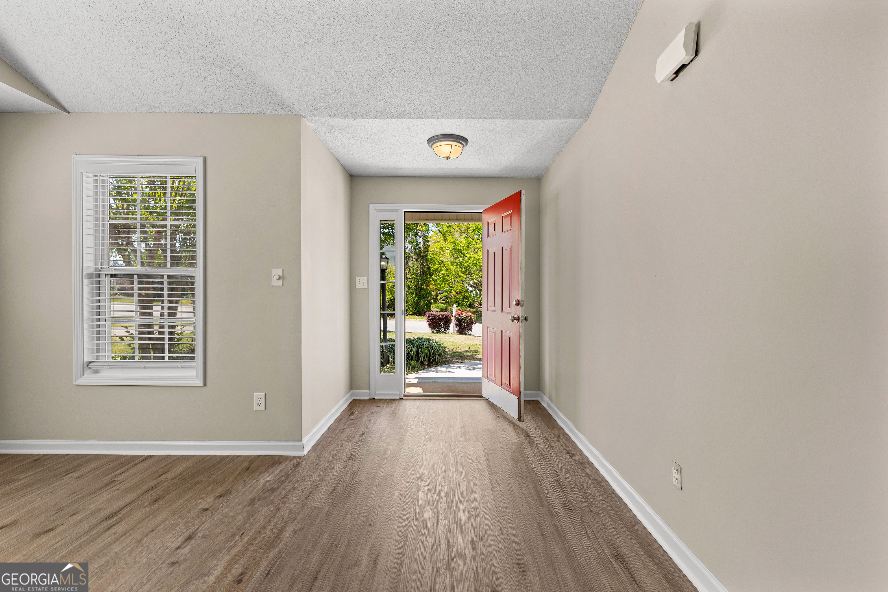 60 Courtyard DR