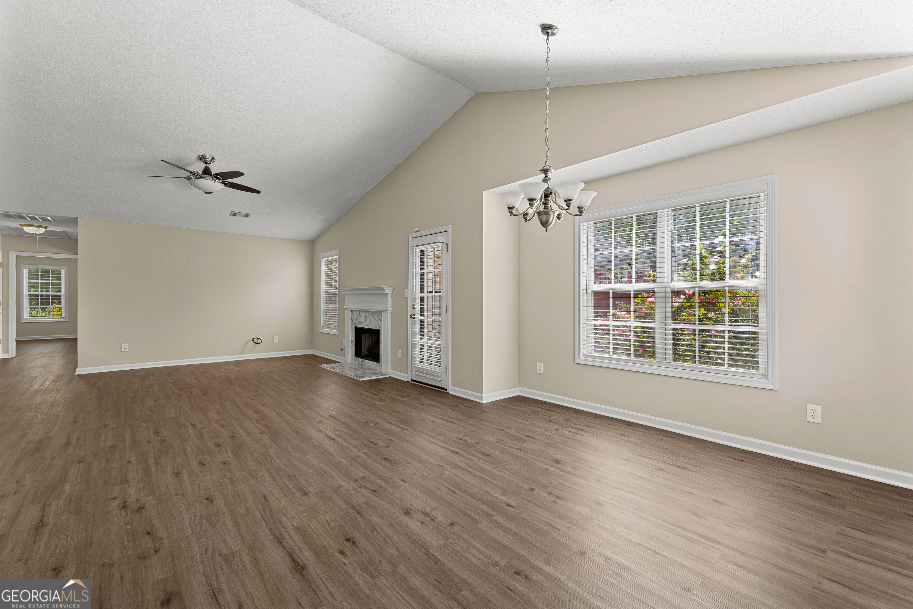 60 Courtyard DR