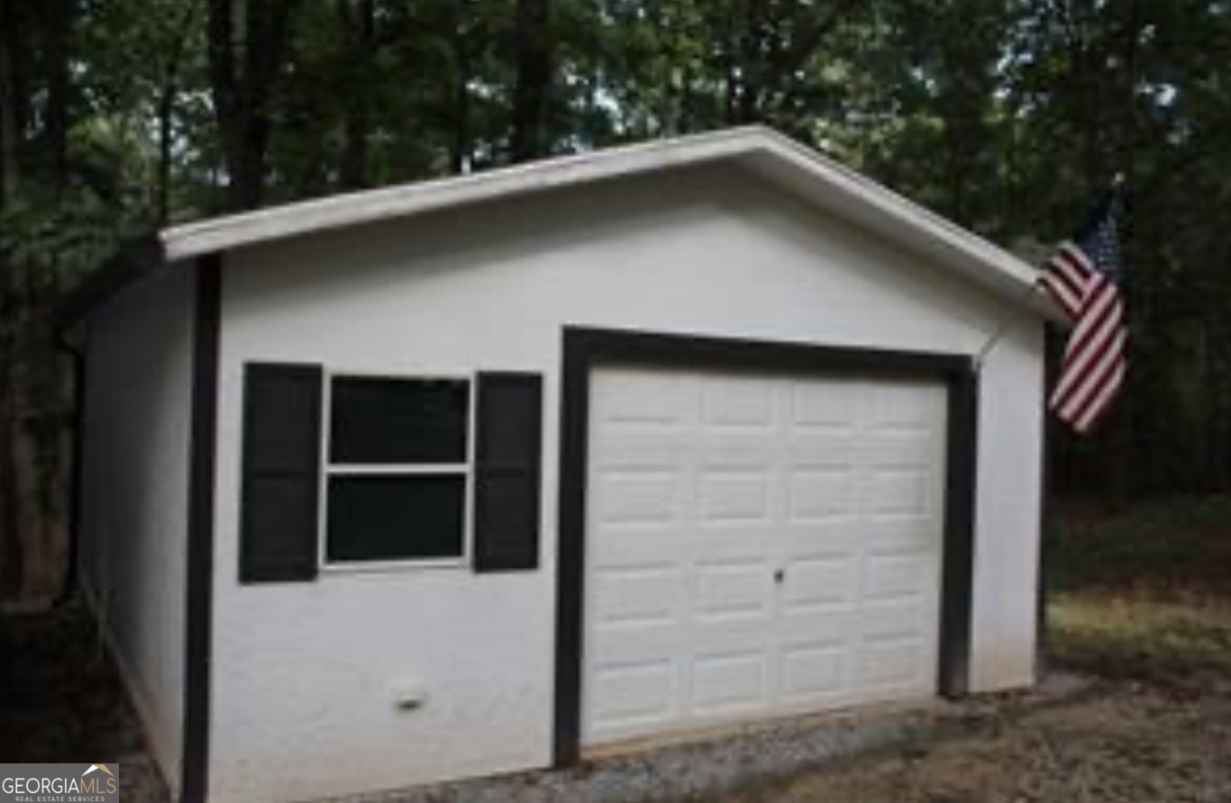 576 Nichols RD