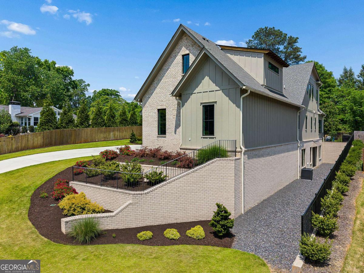 341 Mockingbird LN SE