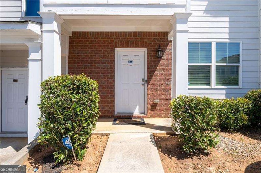 Photo of 2813 Laurel Ridge Circle, Atlanta, GA 30344 (MLS # 10740922)