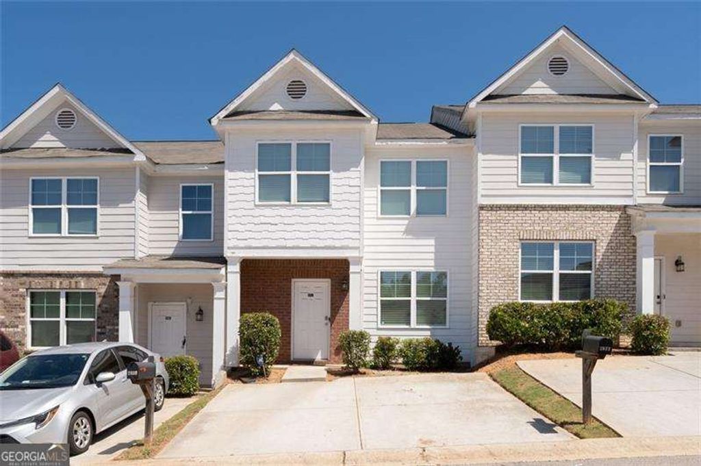 Photo of 2813 Laurel Ridge Circle, Atlanta, GA 30344 (MLS # 10740922)