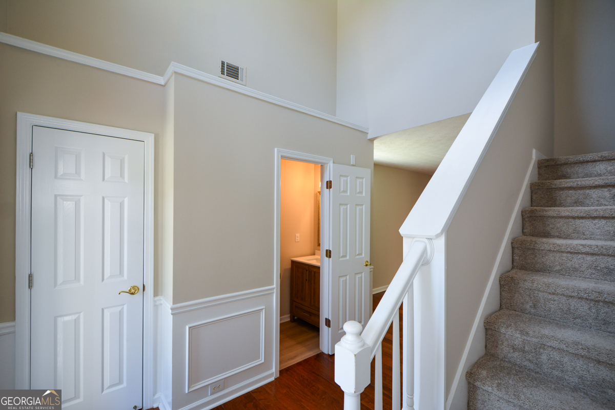 1045 Winthrope Chase DR