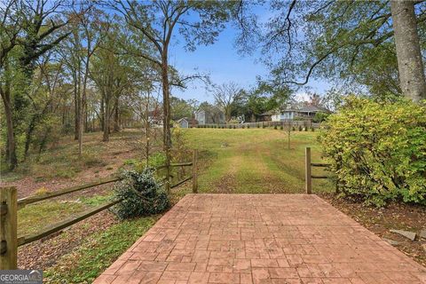 Photo of 448 E Lake Drive, Decatur, GA 30030 (MLS # 10753672)