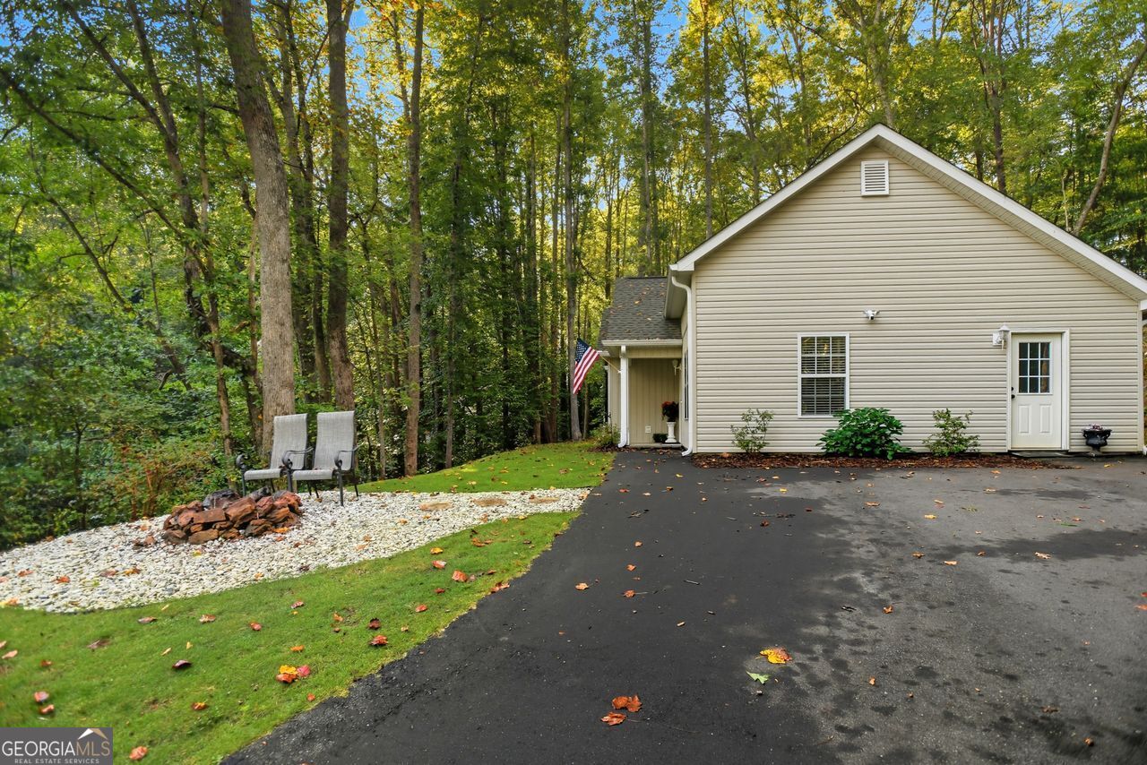 81 ANDERSON DR