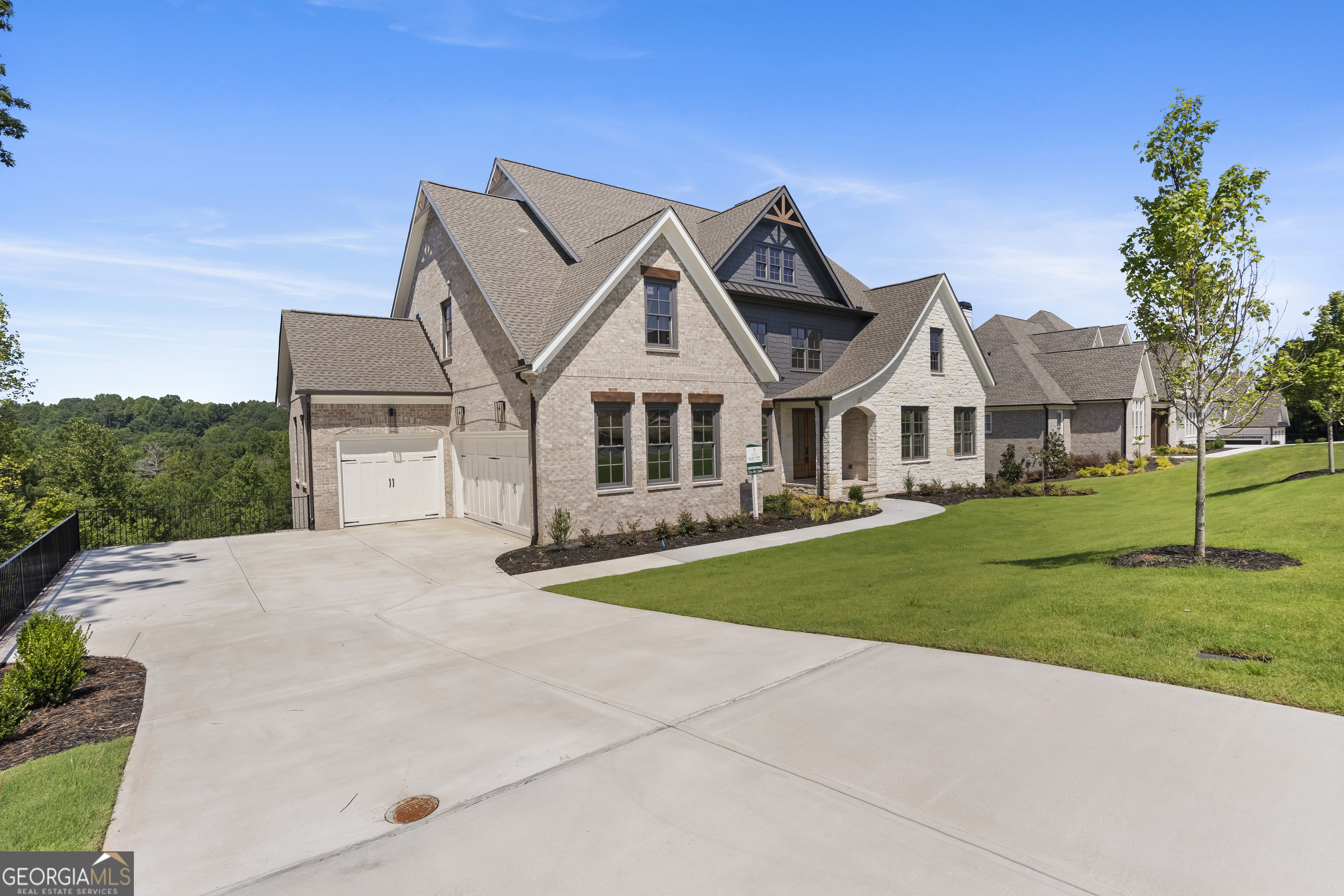 5693 Brendlynn DR