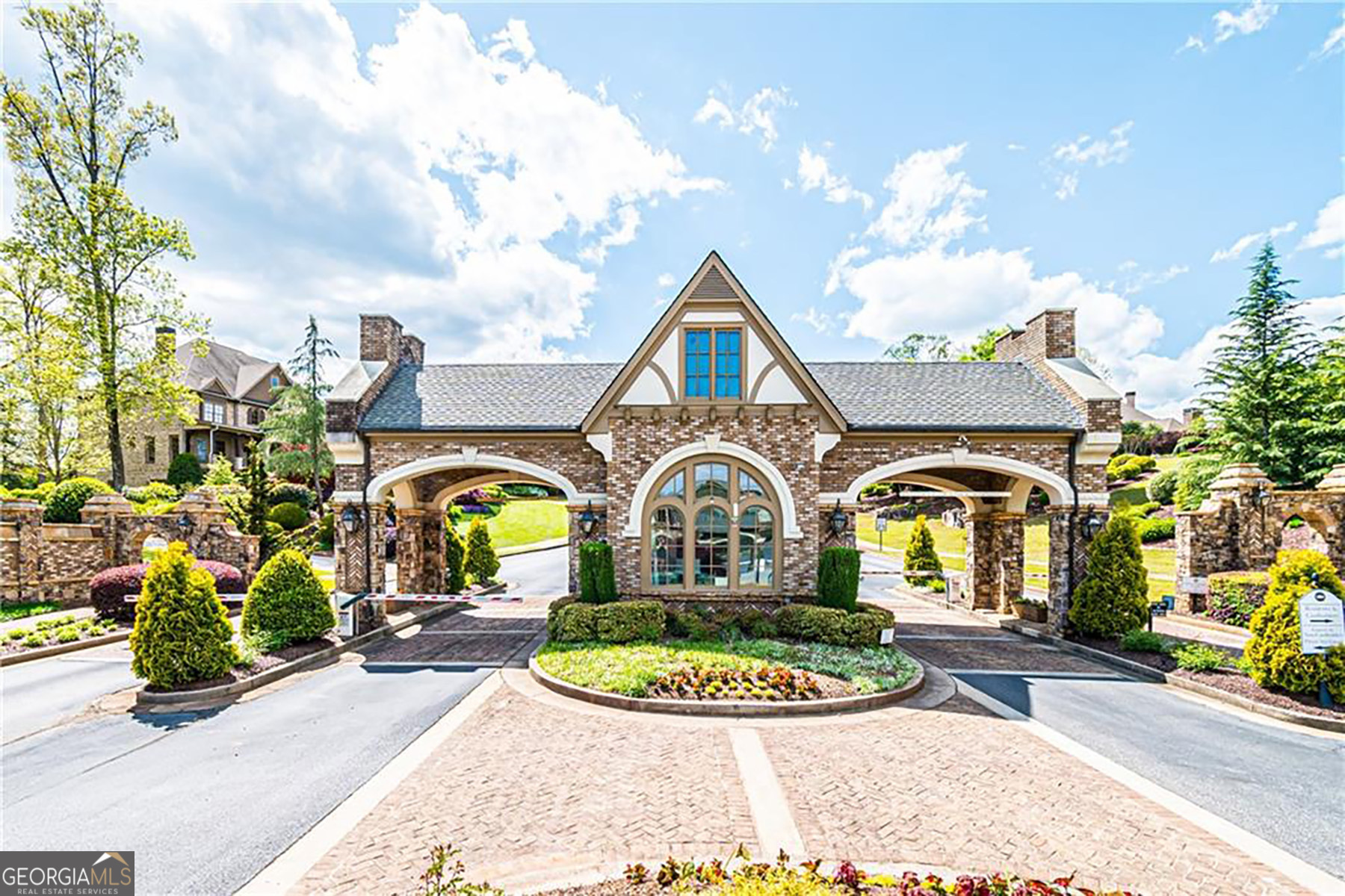 The Manor - Land