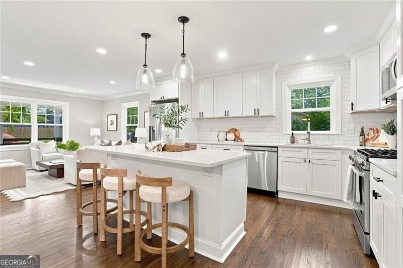 932 Sharon CIR SE