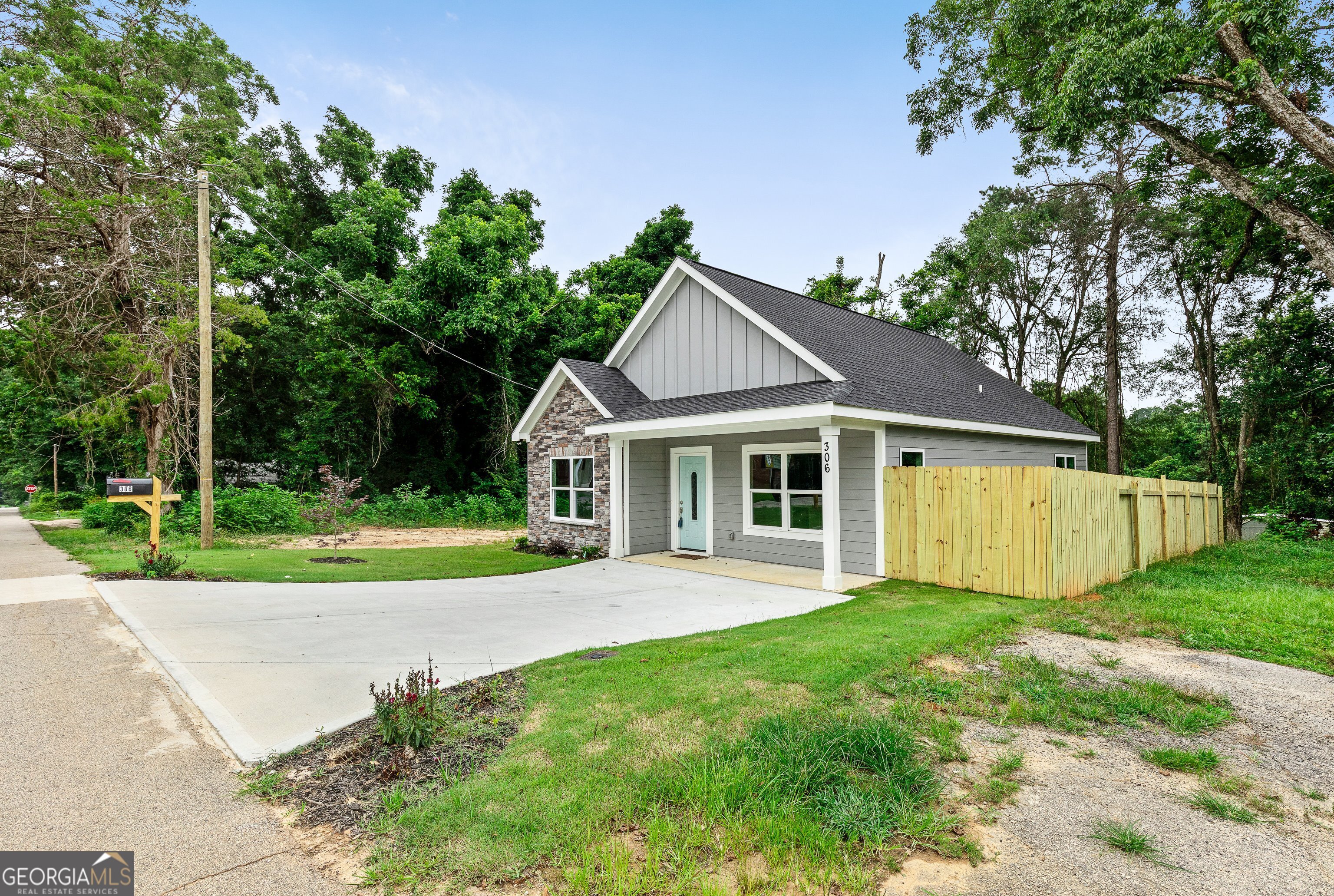 306 Poplar ST