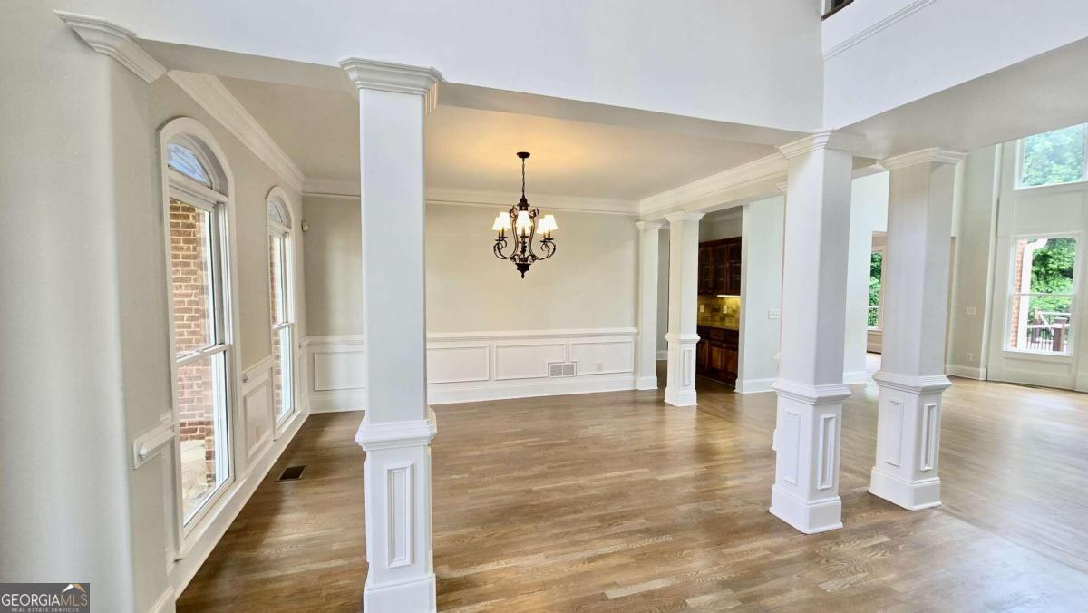 838 Natchez Valley TRCE NE