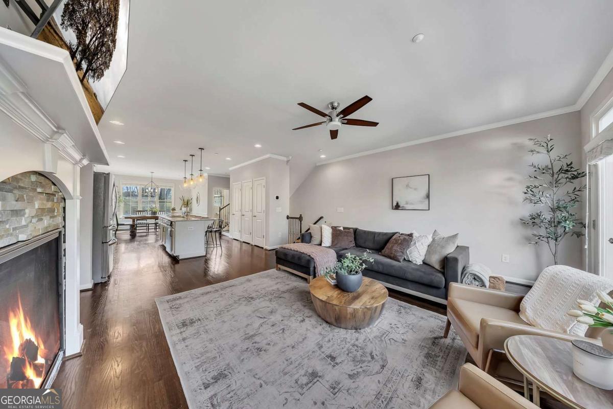 1389 Hawthorne AVE SE