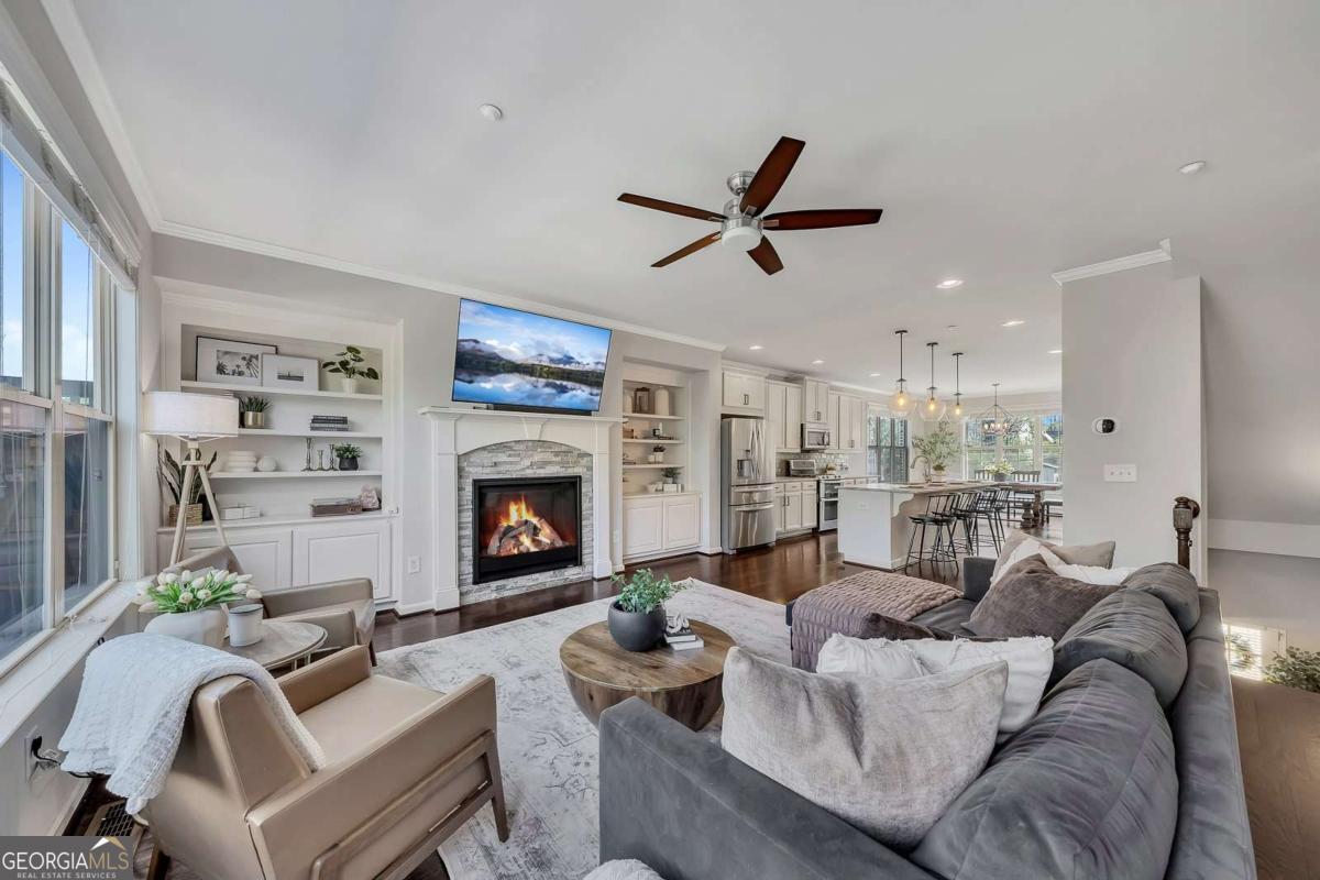 1389 Hawthorne AVE SE