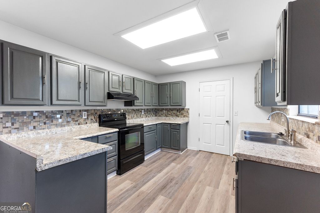 Photo of 225 Blue Ridge Lane, Warner Robins, GA 31088 (MLS # 10715451)