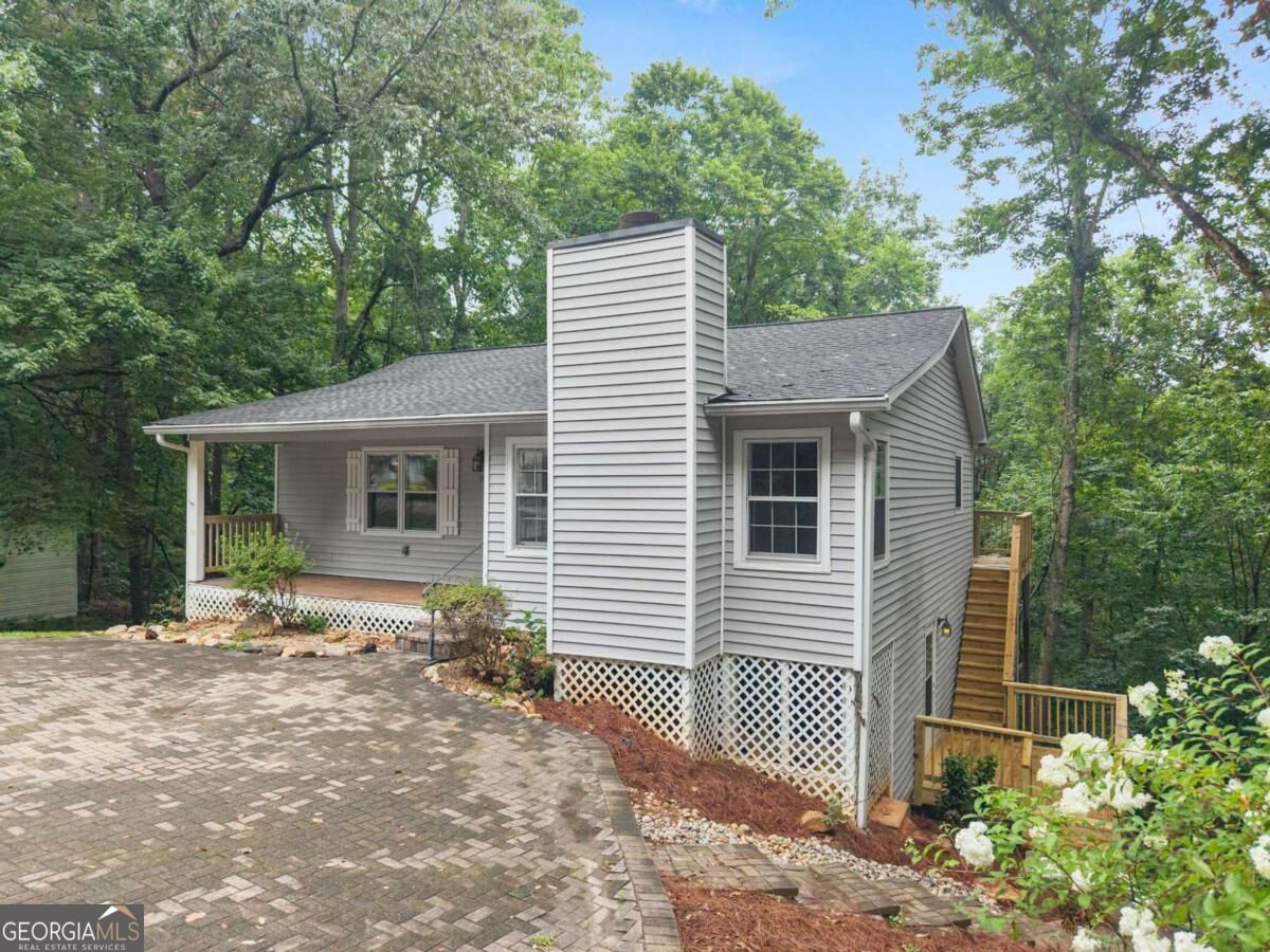 195 Golden AVE