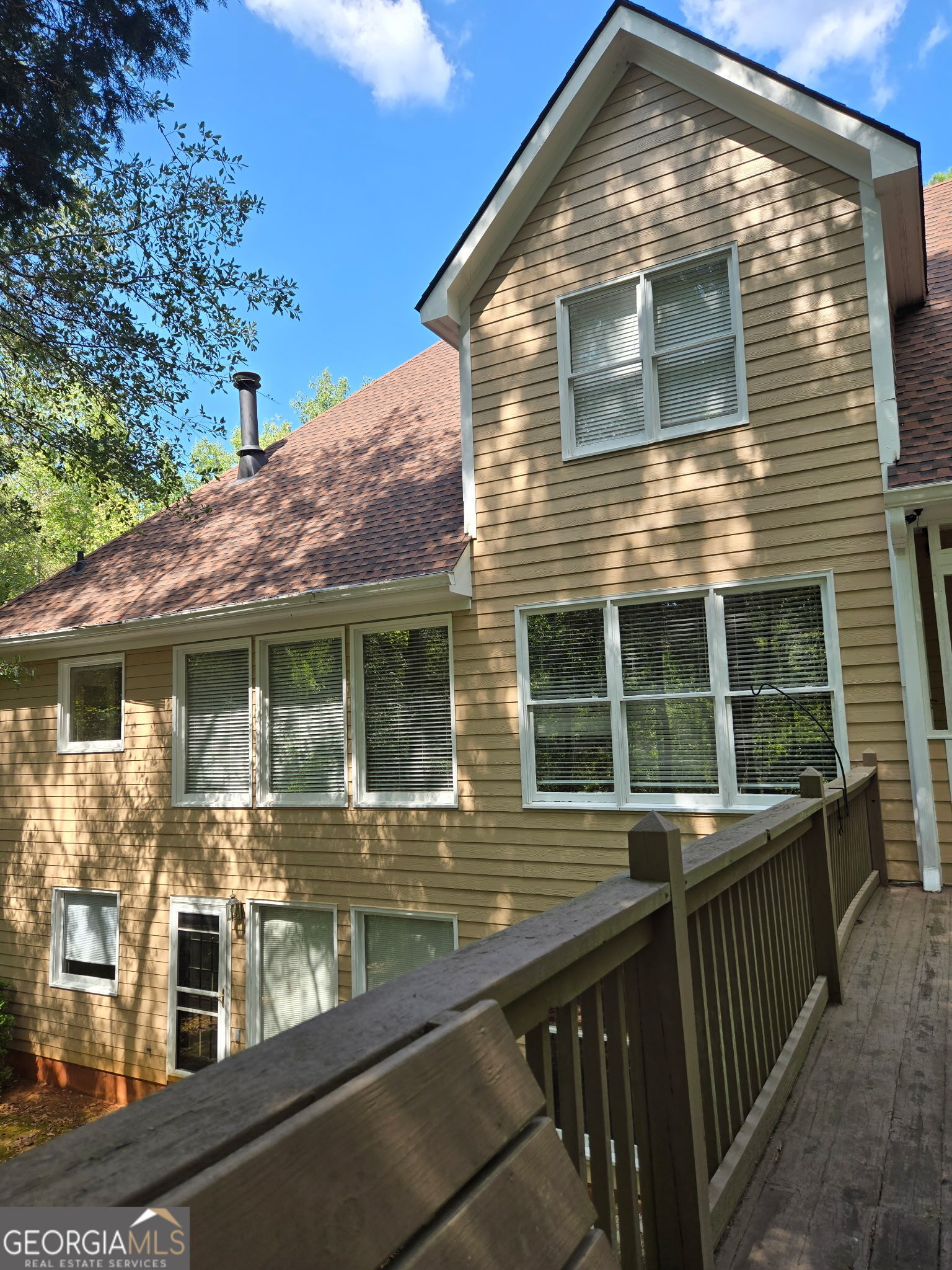 1320 Barnett RDG