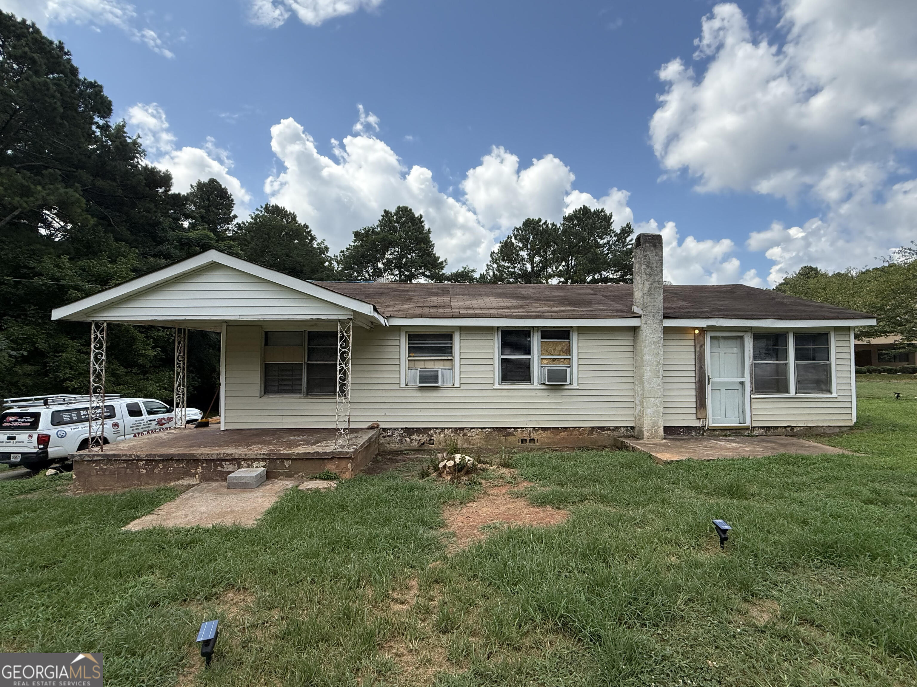 Great location! Investor Special! Repair and flip or hold and rent. Big open lot with a tree line on 3 sides for privacy. Convenient to shopping, restaurants, I-75 and I-285. 1 mile from Lake Spivey Golf Course, Clayton County International Park, Lake Spivey Splash Park, walking trails, tennis and pickleball courts, pavilions and picnic areas and a dog park.