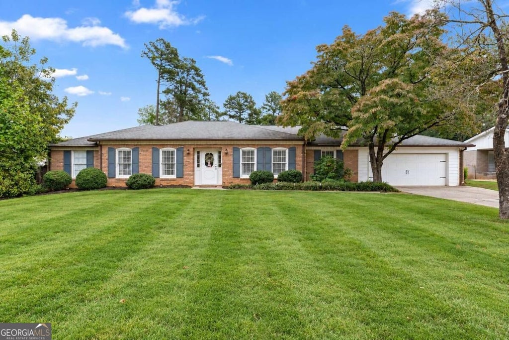 Photo of 1095 Tuxedo Drive, Roswell, GA 30075 (MLS # 10870996)