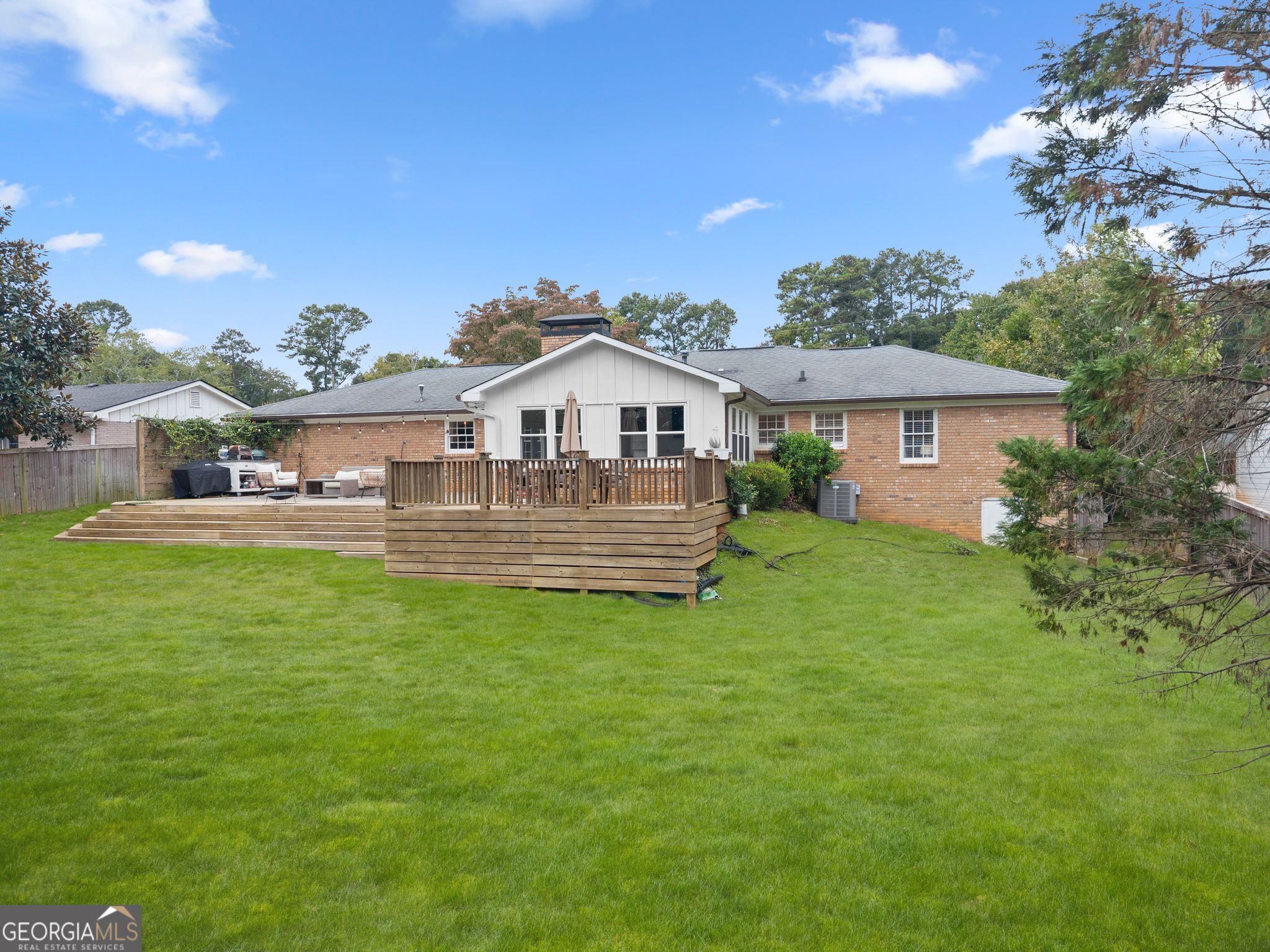 1095 Tuxedo DR