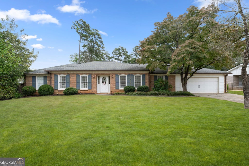 Photo of 1095 Tuxedo Drive, Roswell, GA 30075 (MLS # 10870996)