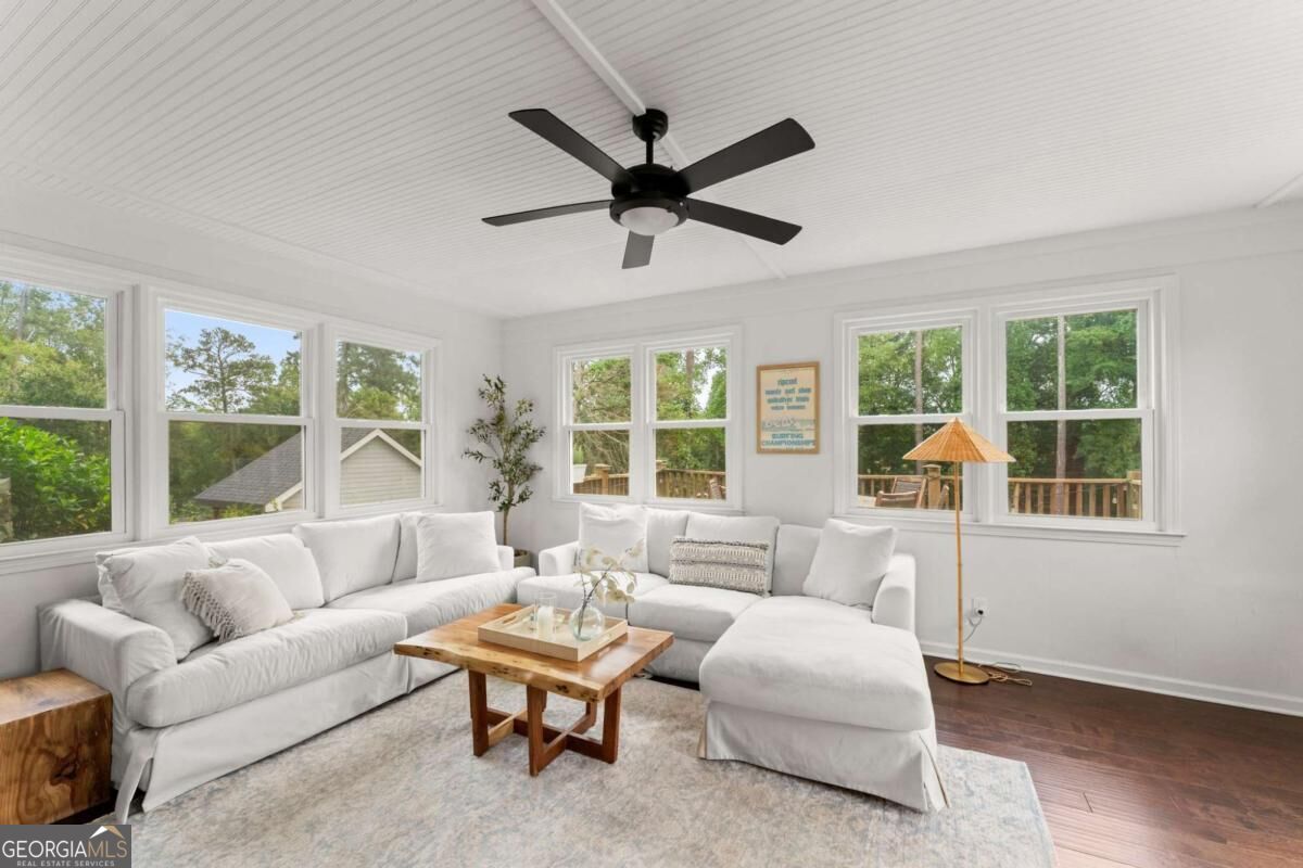 1095 Tuxedo DR