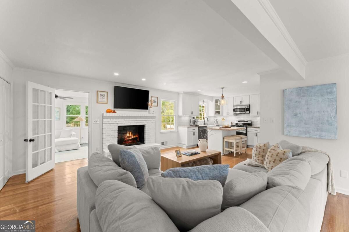 1095 Tuxedo DR