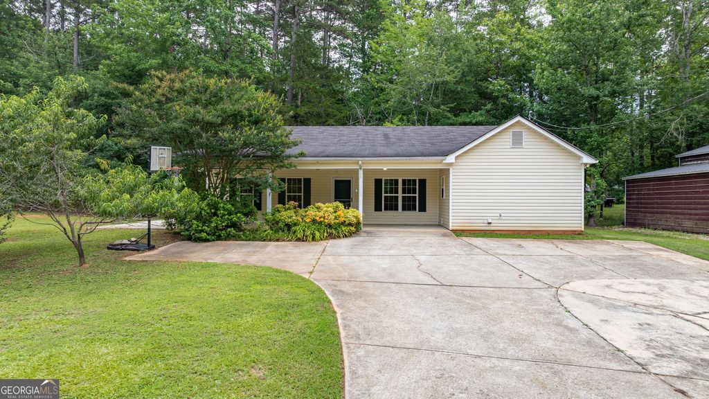 Photo of 142 Mountain View Road, Lavonia, GA 30553 (MLS # 10789361)