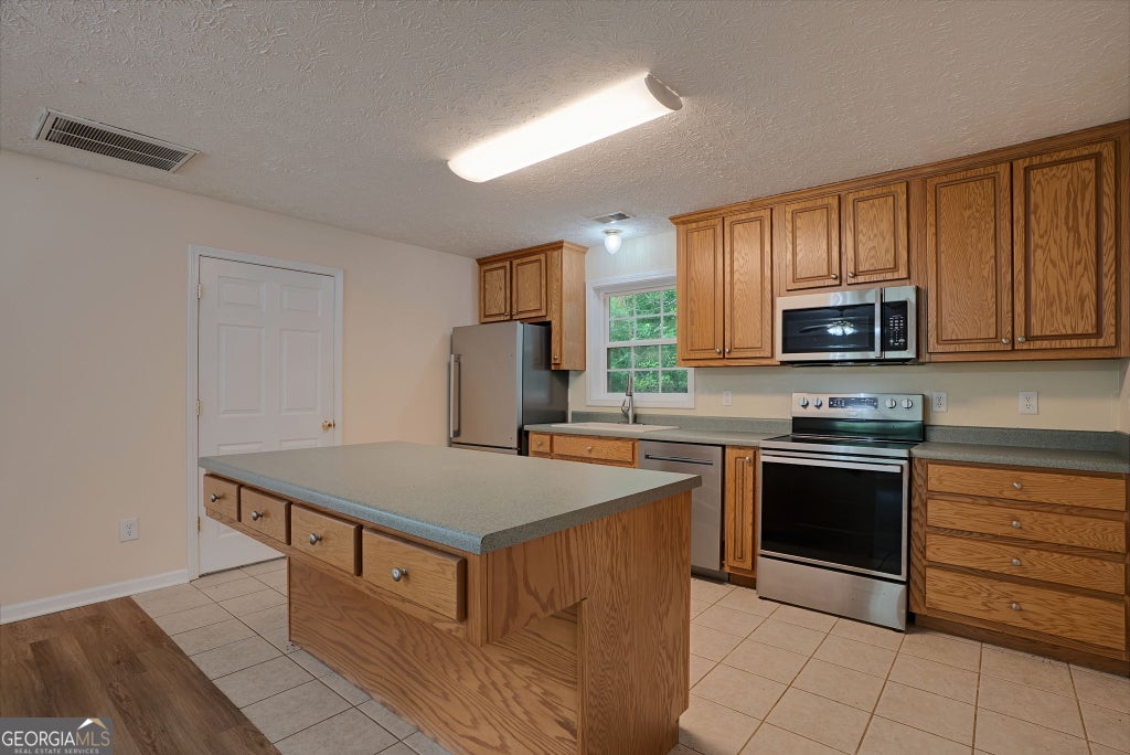 Photo of 142 Mountain View Road, Lavonia, GA 30553 (MLS # 10789361)