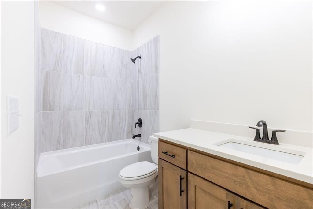 Cumming, Georgia 30028, United States, 5 Bedrooms Bedrooms, ,5 BathroomsBathrooms,Residential,Active,222642