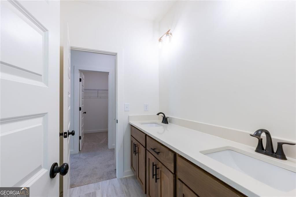 Cumming, Georgia 30028, United States, 5 Bedrooms Bedrooms, ,5 BathroomsBathrooms,Residential,Active,222642