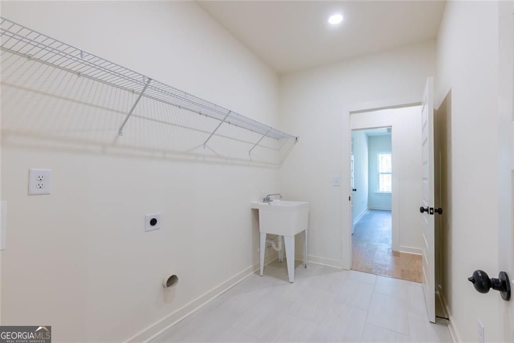 Cumming, Georgia 30028, United States, 5 Bedrooms Bedrooms, ,5 BathroomsBathrooms,Residential,Active,222642