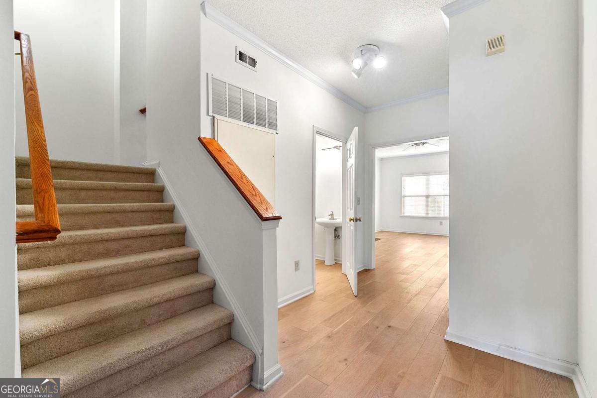 406 Vinings Forest CIR SE
