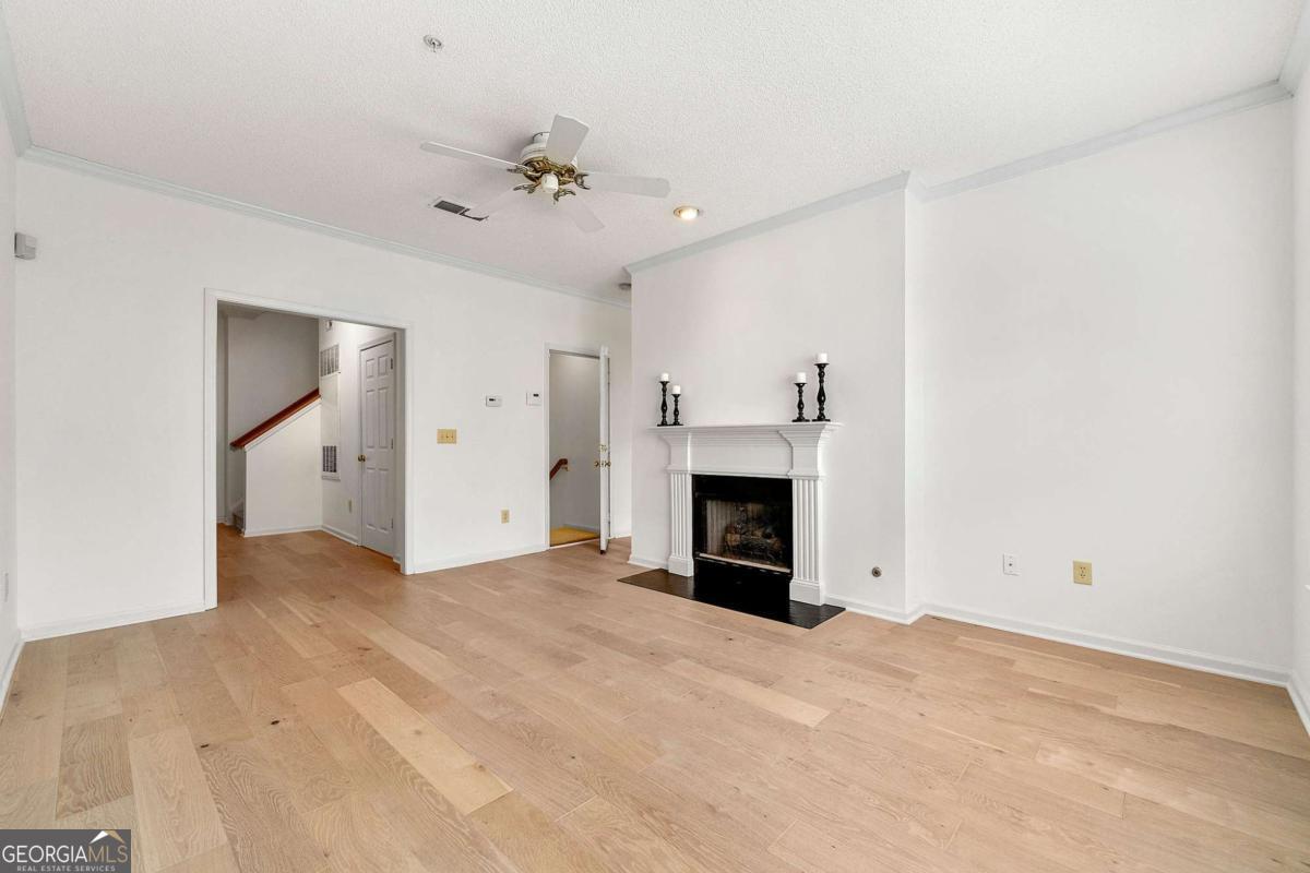 406 Vinings Forest CIR SE