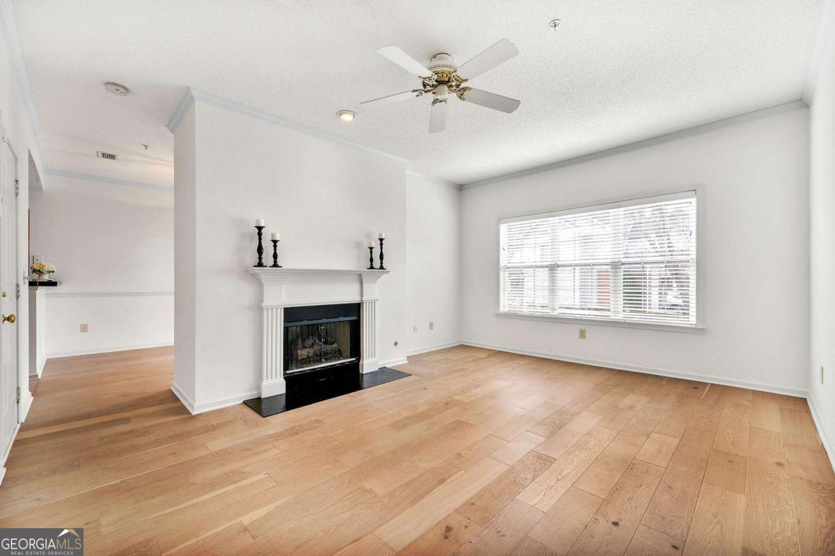 406 Vinings Forest CIR SE