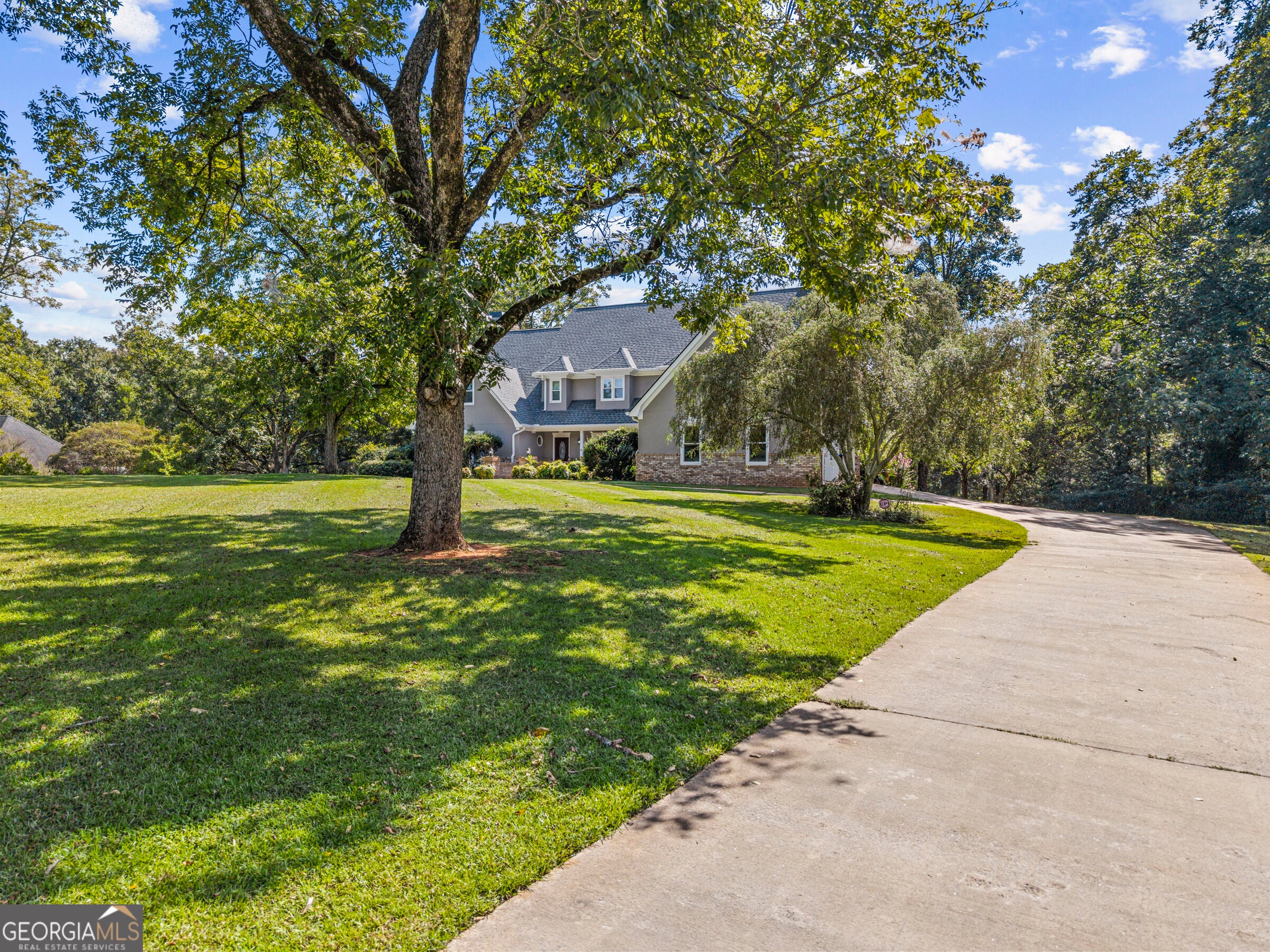 1140 Summit DR