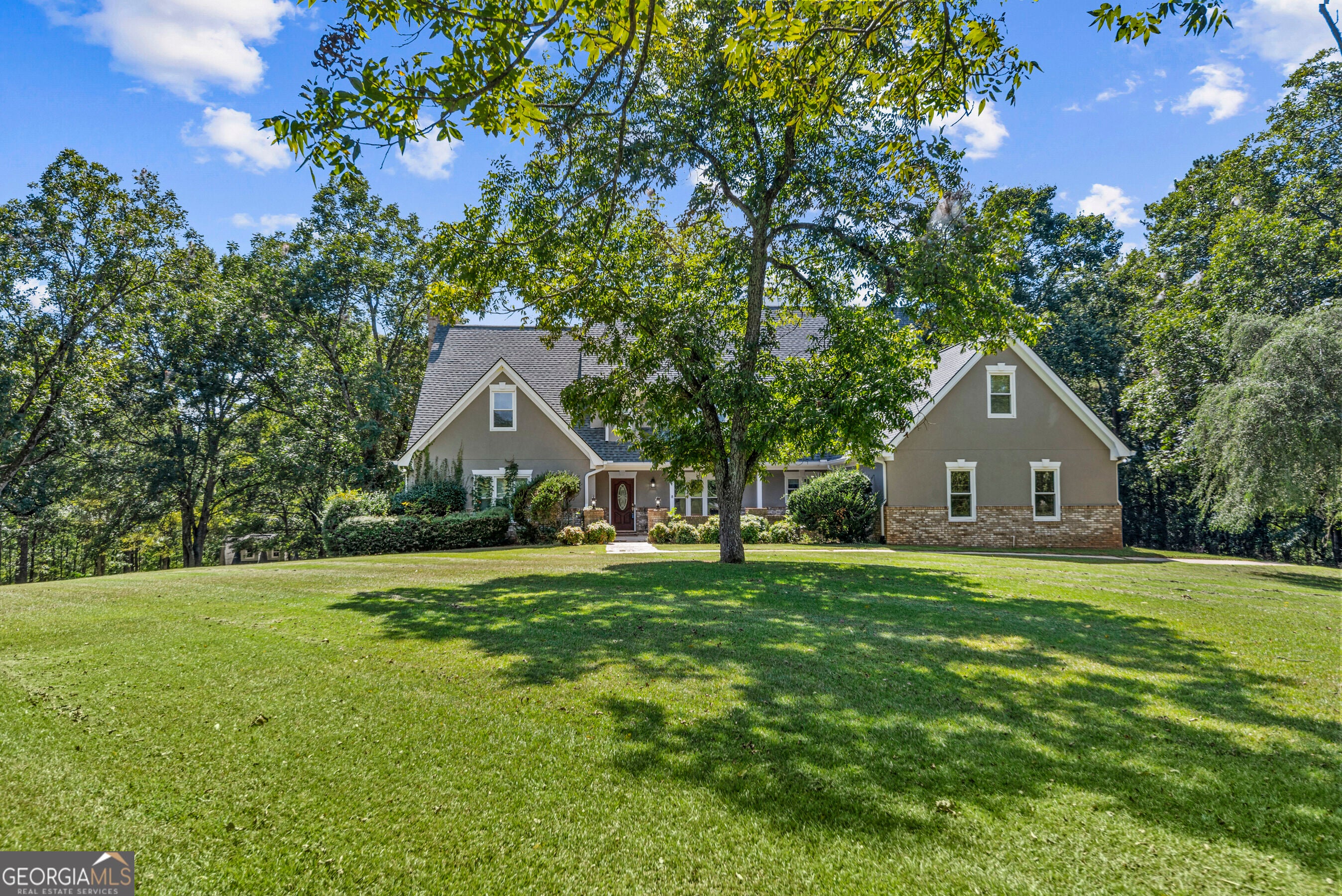 1140 Summit DR