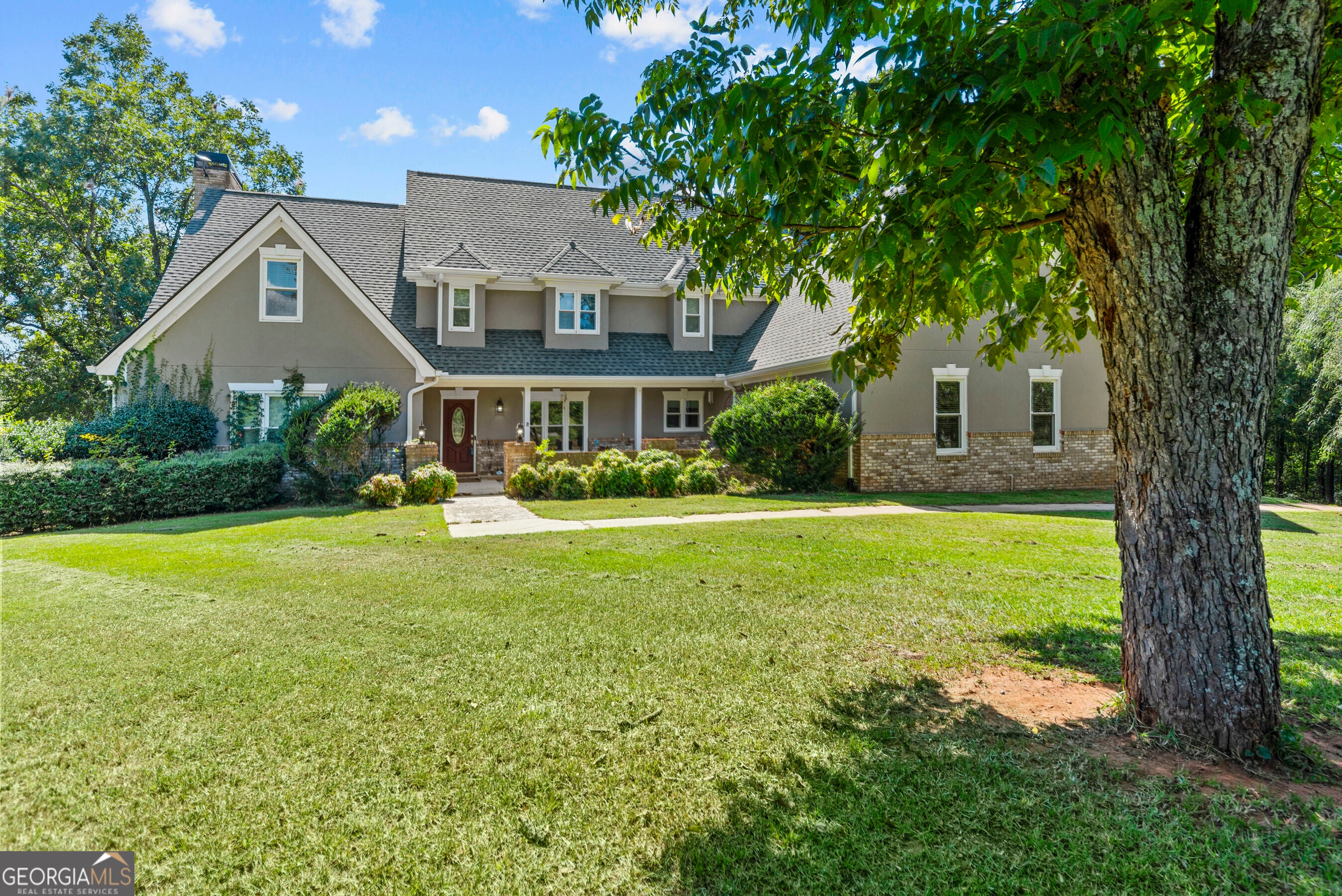 1140 Summit DR