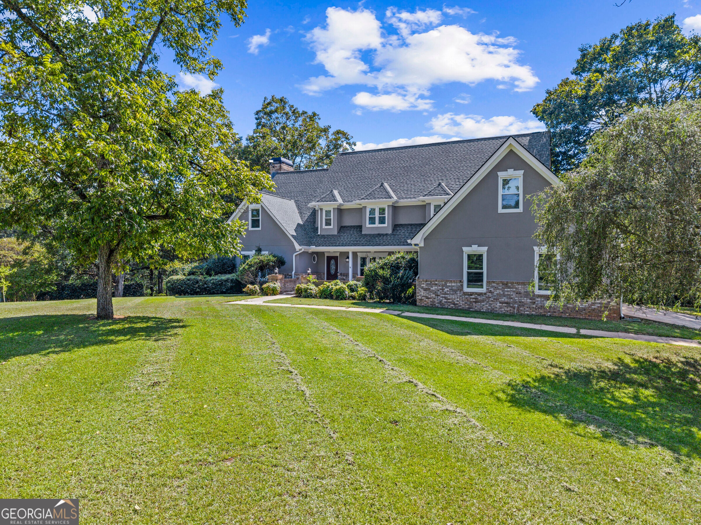 1140 Summit DR