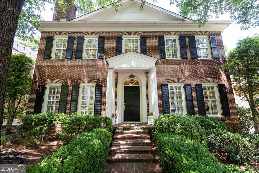 Photo of 15 Old Paces Pl, Atlanta, GA 30327 (MLS # 10800369)