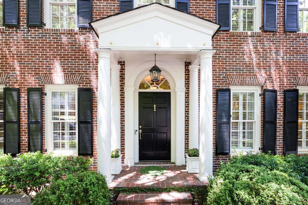 Photo of 15 Old Paces Pl, Atlanta, GA 30327 (MLS # 10800369)
