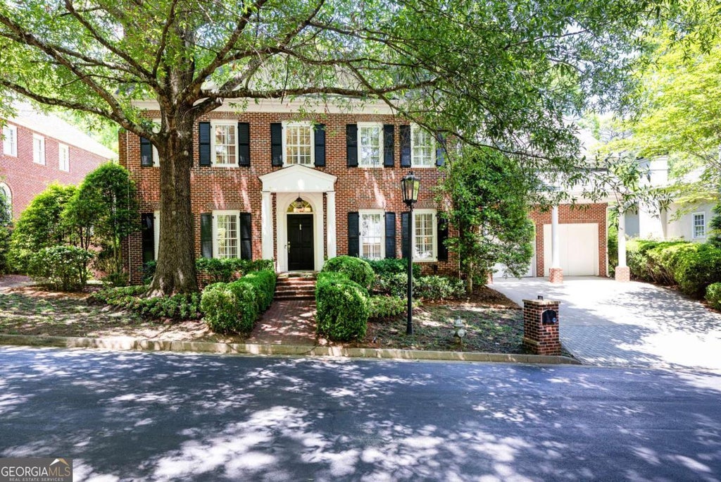 Photo of 15 Old Paces Pl, Atlanta, GA 30327 (MLS # 10800369)