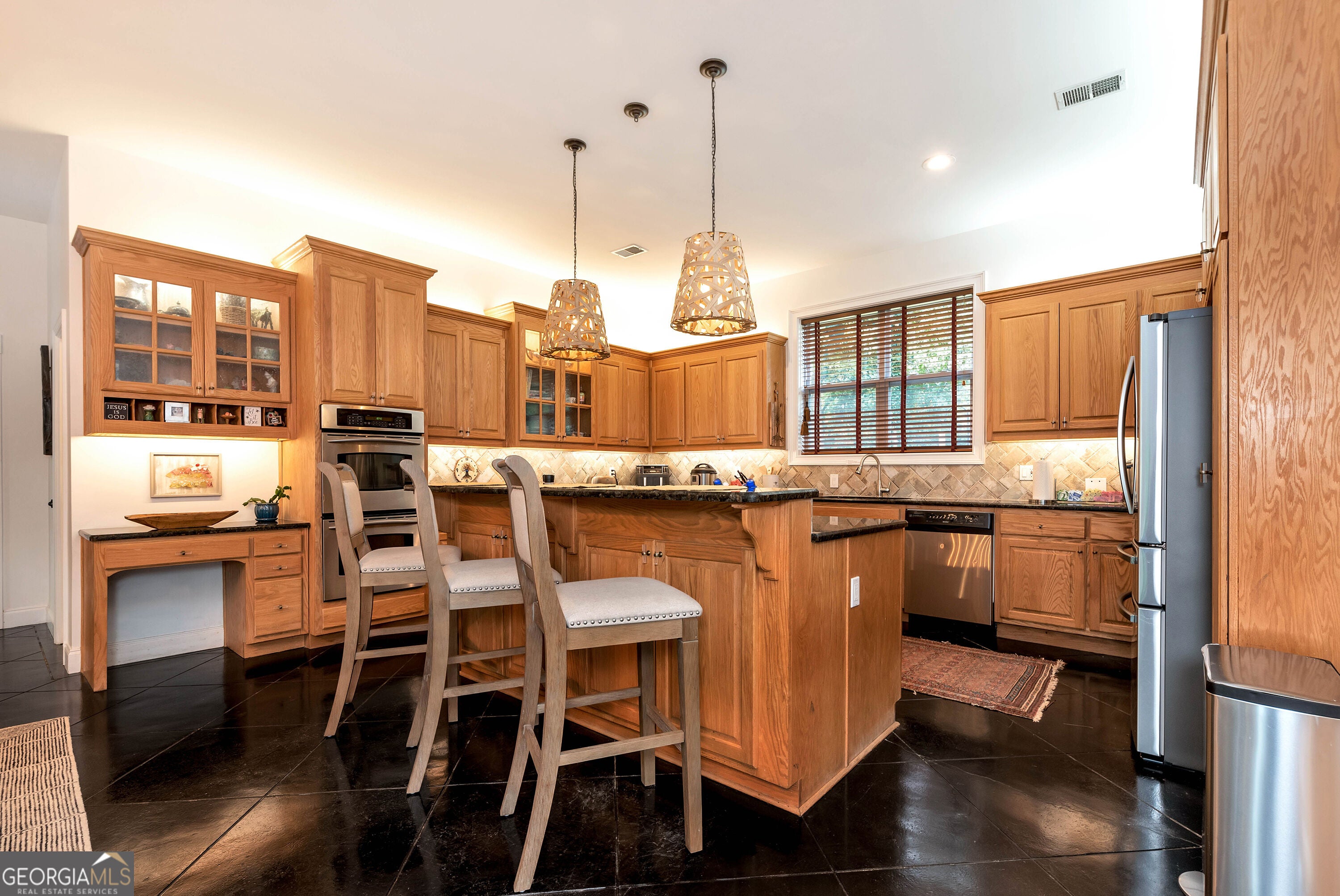 6319 Lakeview DR