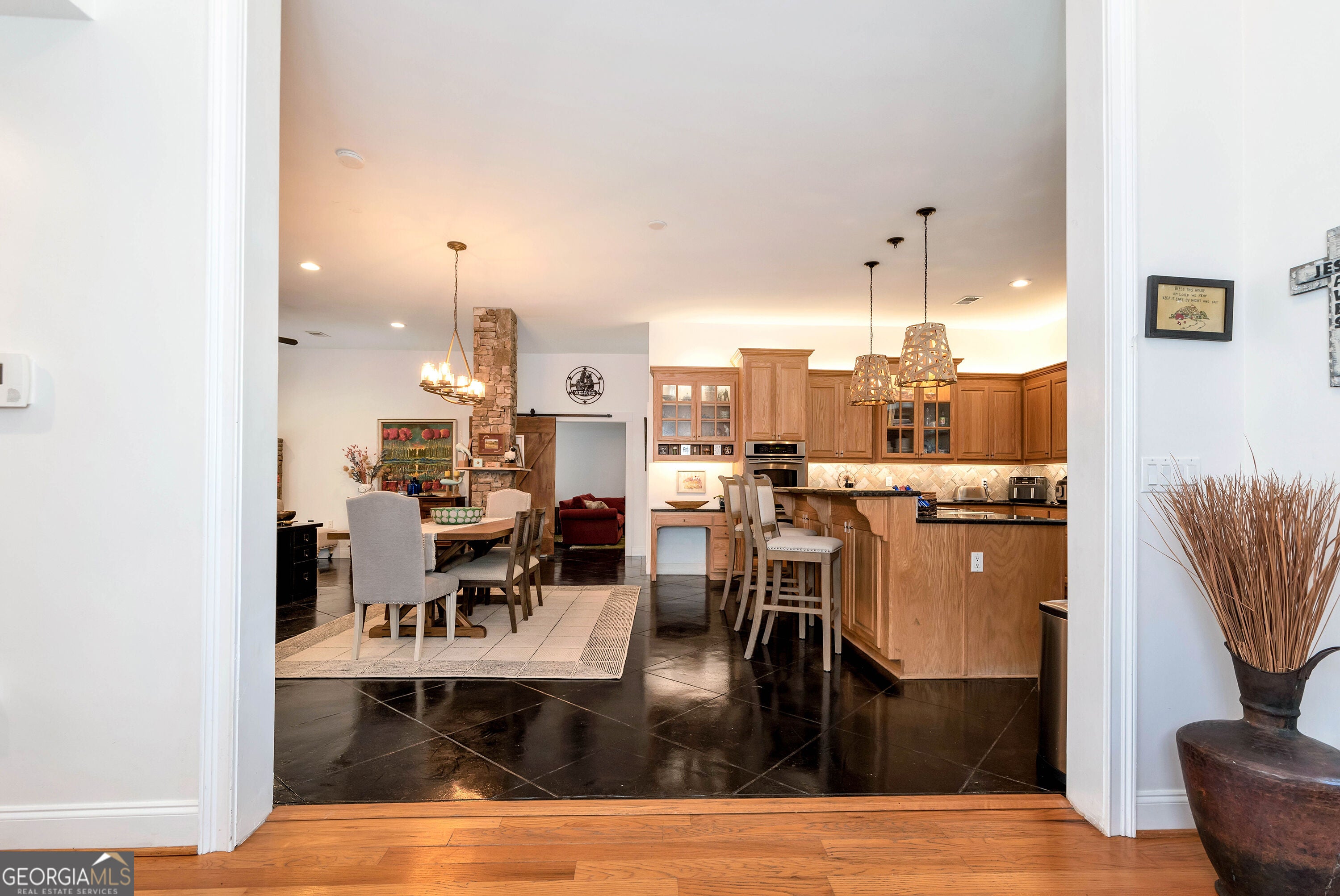 6319 Lakeview DR