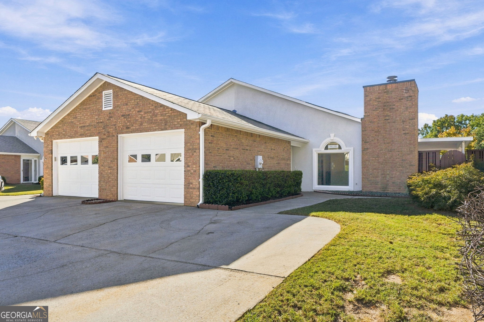 210 Courtyard LN
