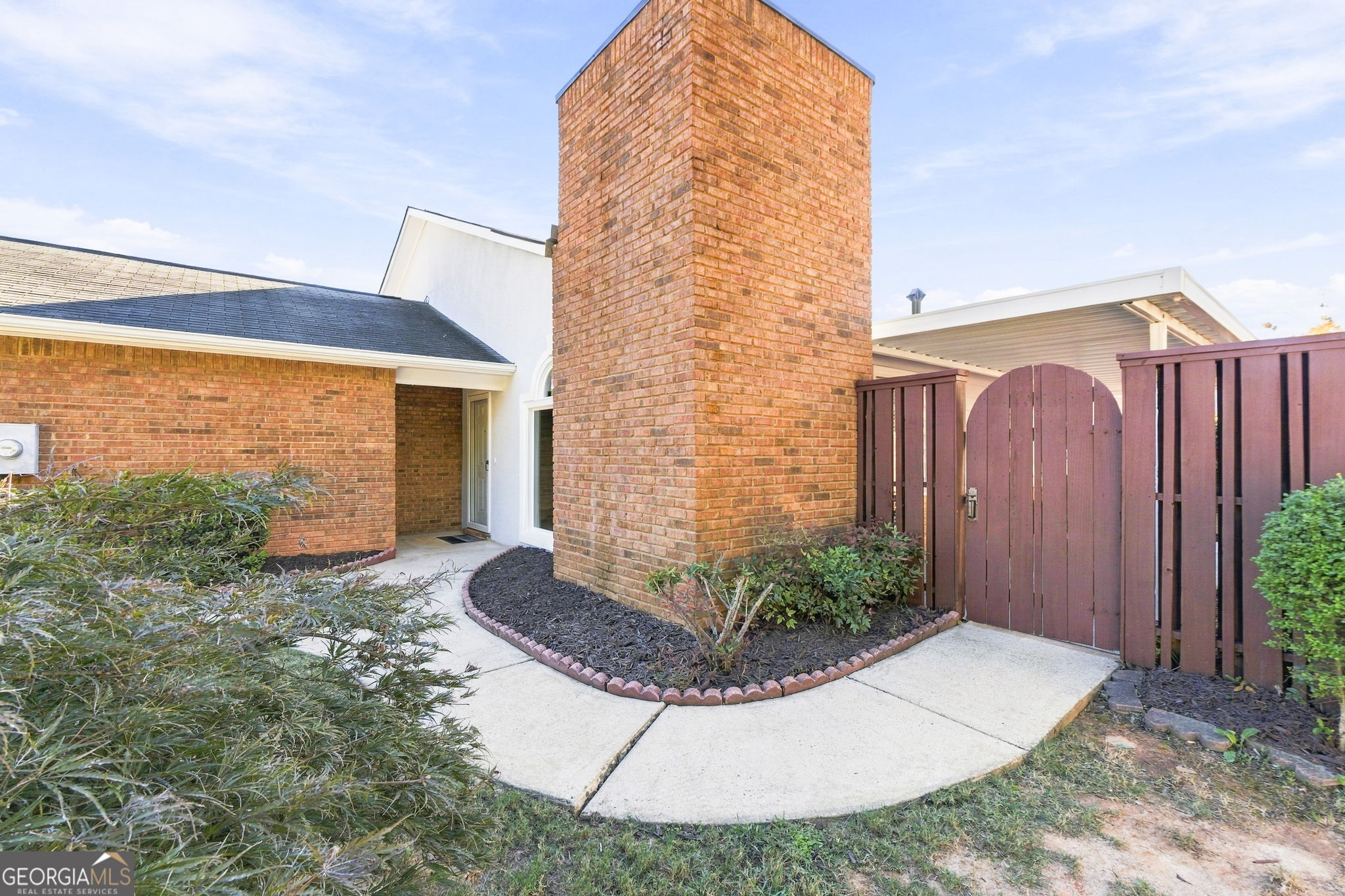 210 Courtyard LN