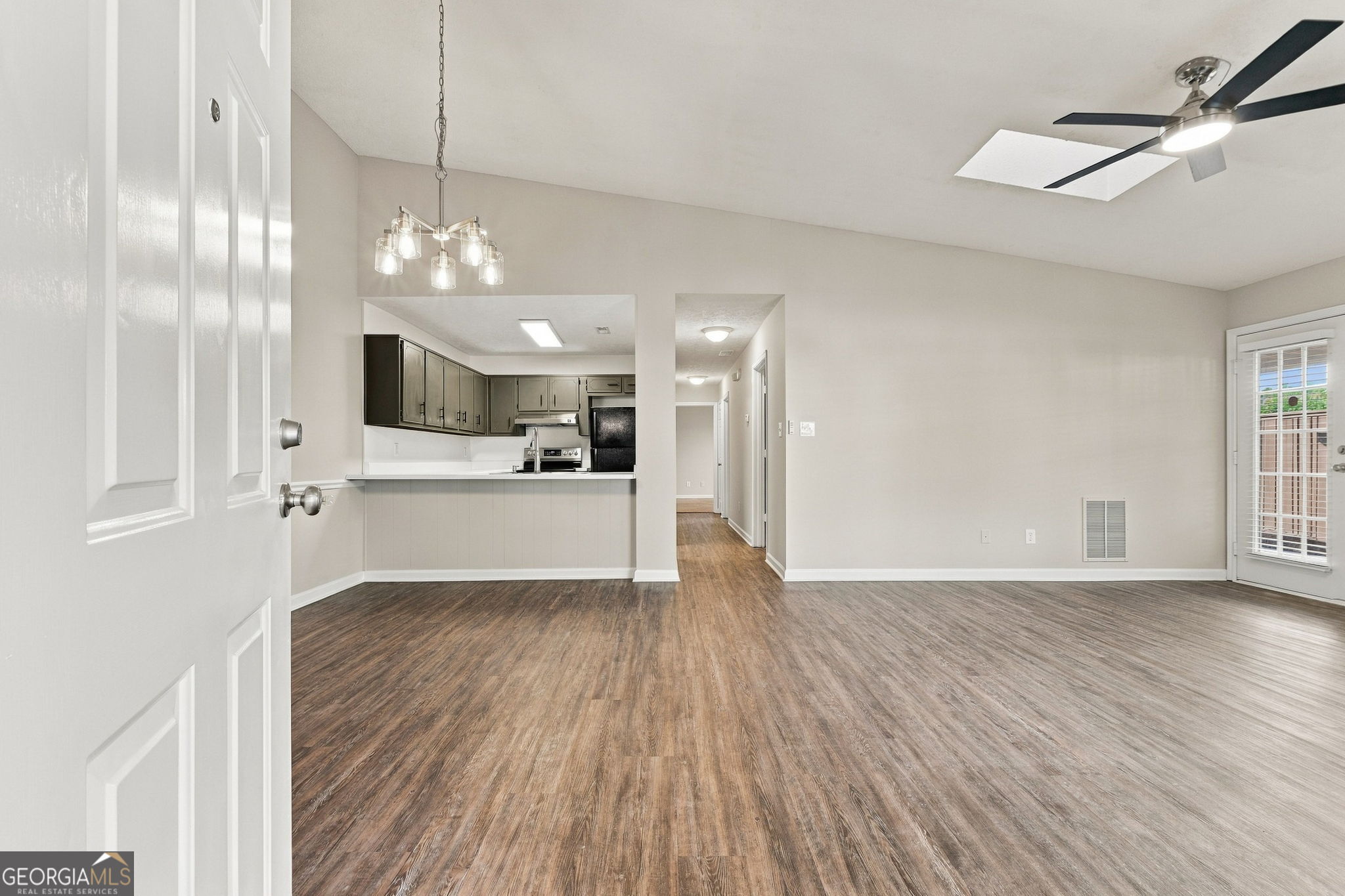 210 Courtyard LN