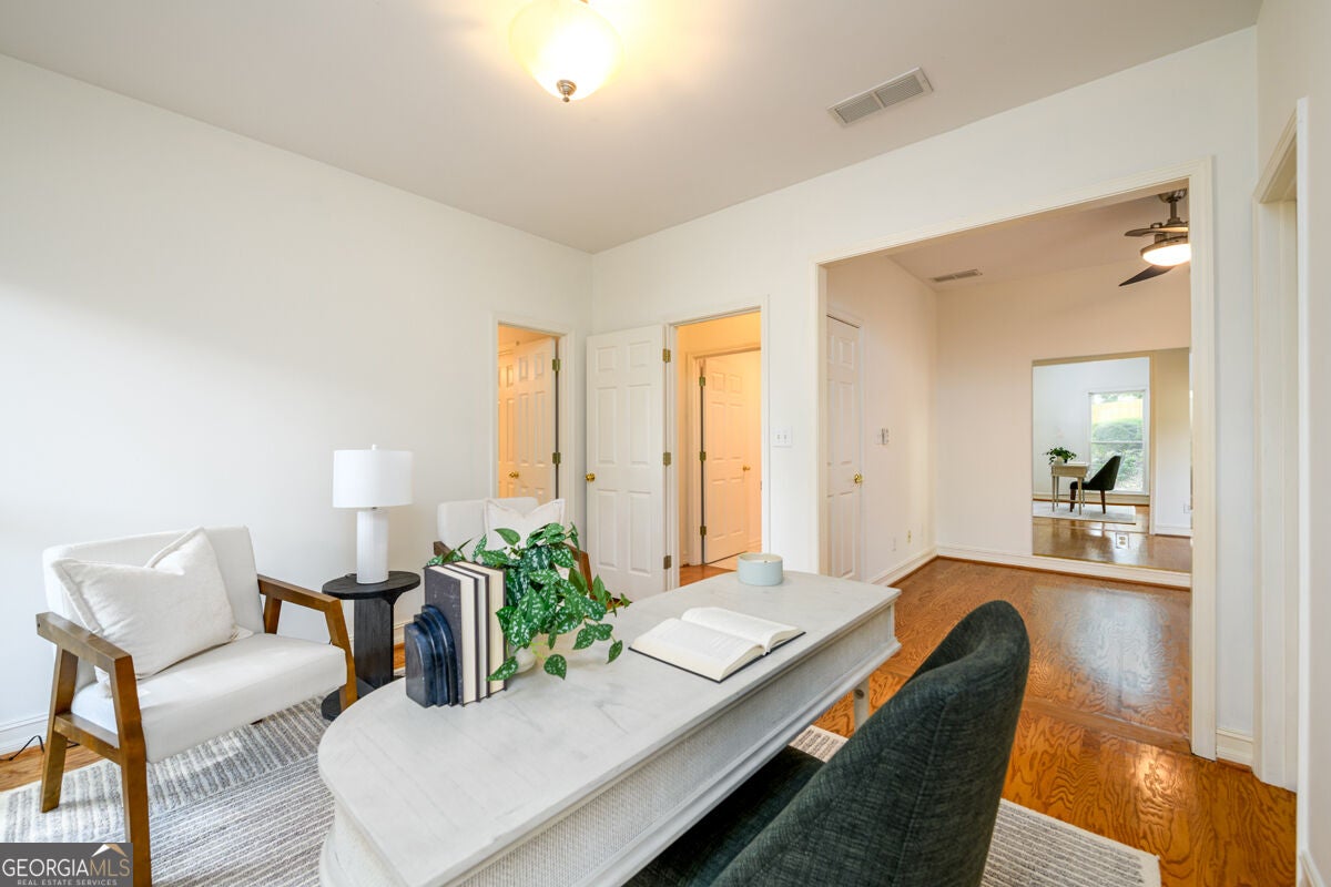 1560 Oak Park CV
