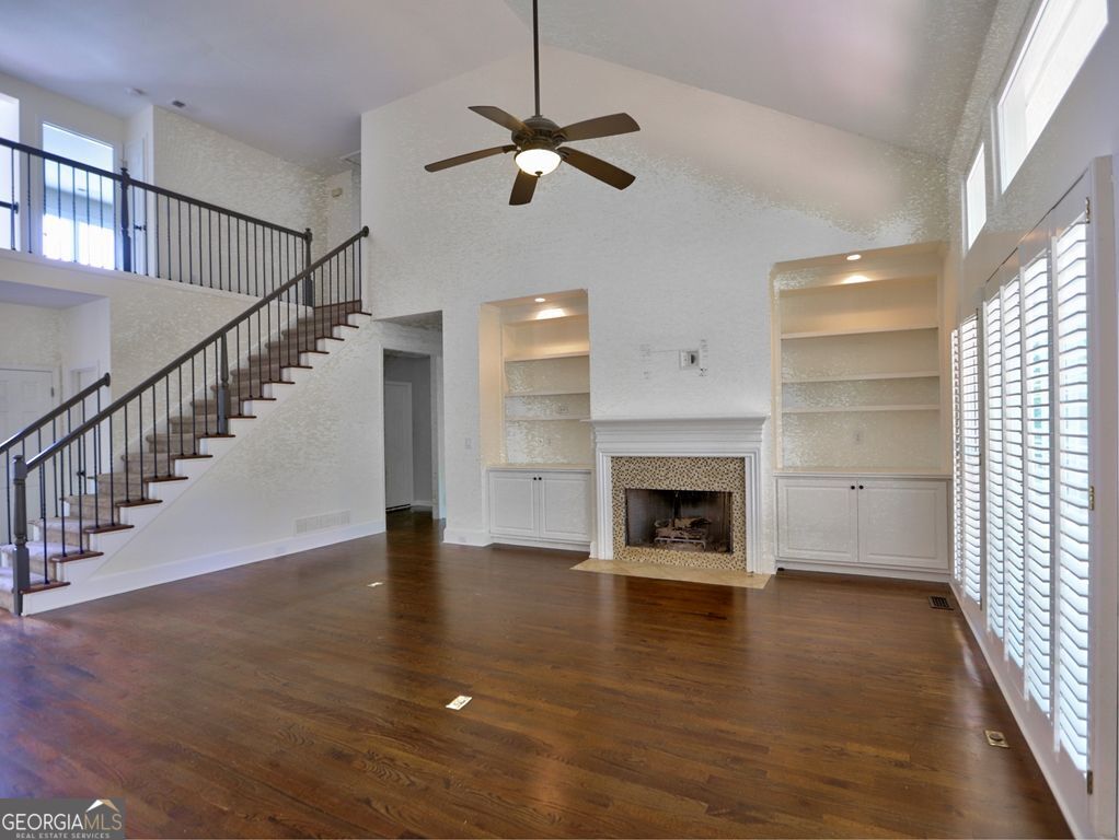 NORTHAMPTON - Residential