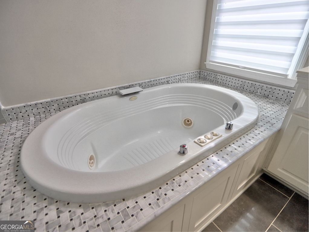 NORTHAMPTON - Residential