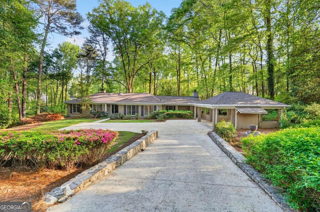 Photo of 1190 W Wesley Road NW, Atlanta, GA 30327 (MLS # 10733162)