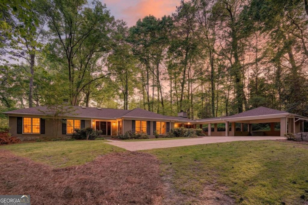 Photo of 1190 W Wesley Road NW, Atlanta, GA 30327 (MLS # 10733162)